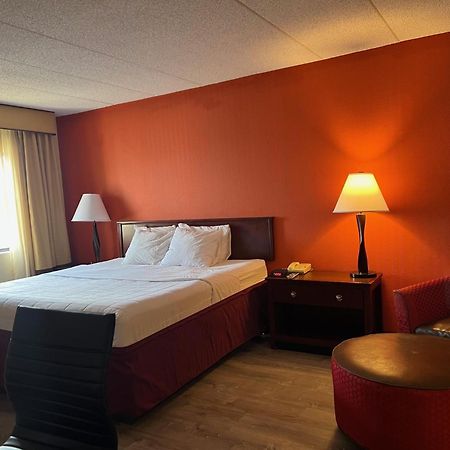 Clarion Hotel Lansing Exterior foto