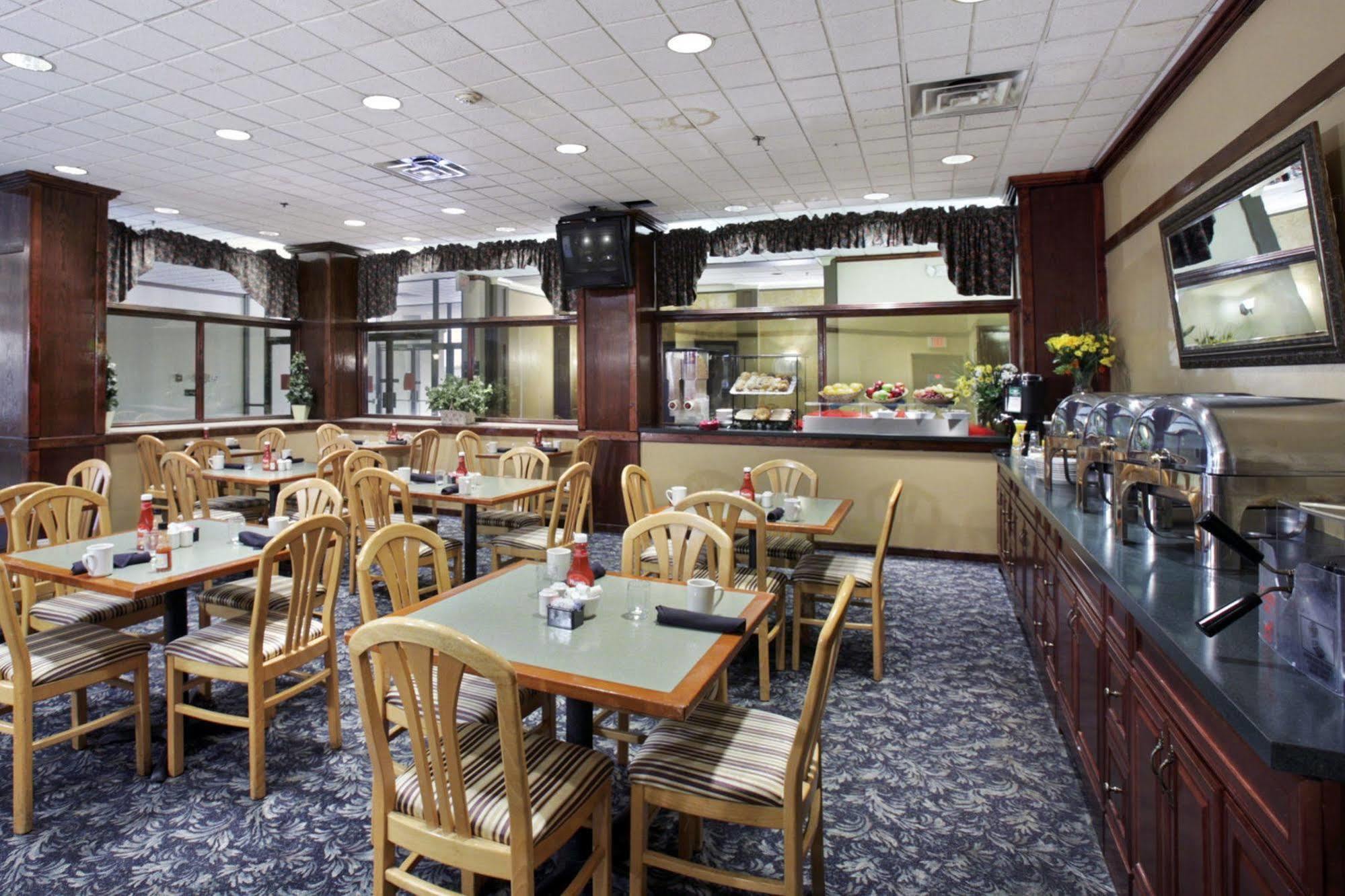 Clarion Hotel Lansing Exterior foto