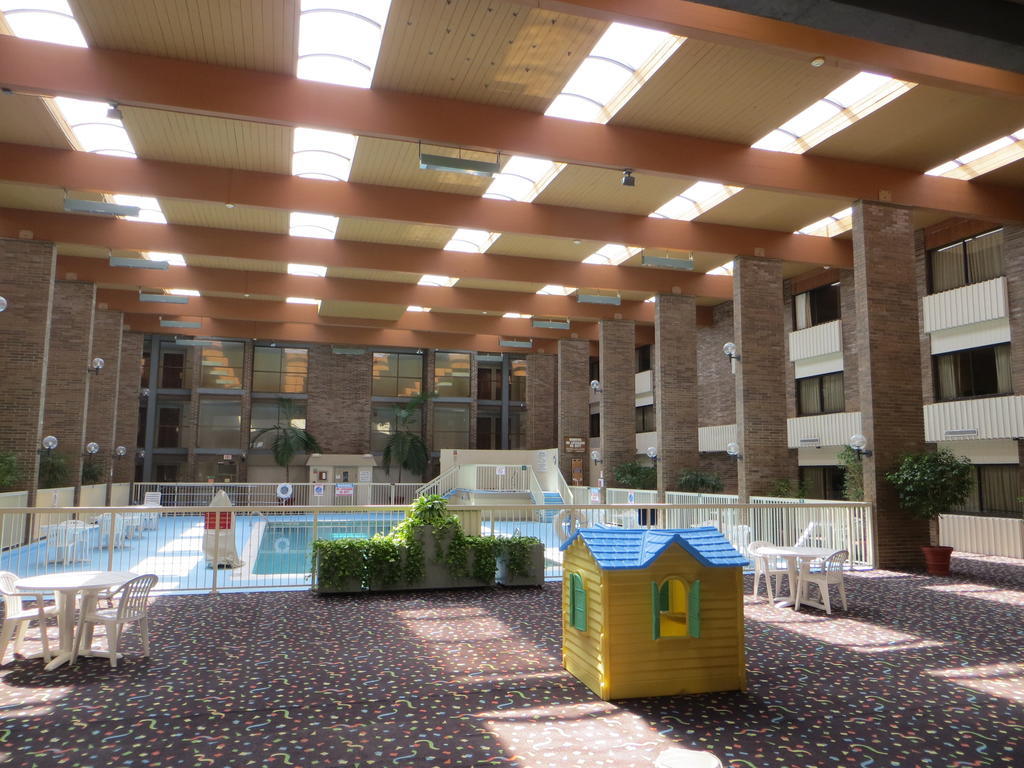 Clarion Hotel Lansing Exterior foto